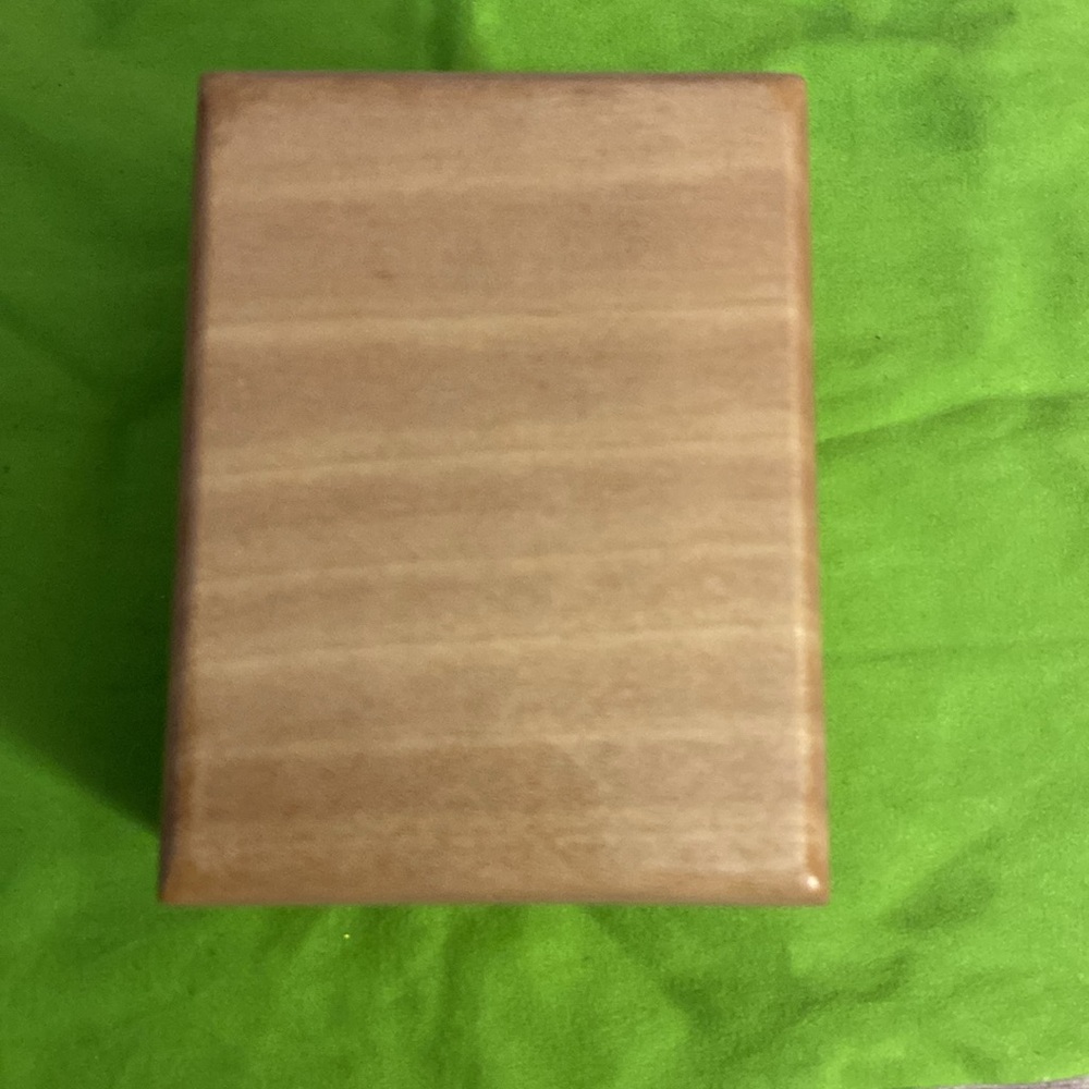 Krementz wooden design jewelry box - Picture 2 of 5
